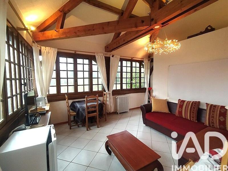 Maison - 250 m² - 6 pièces