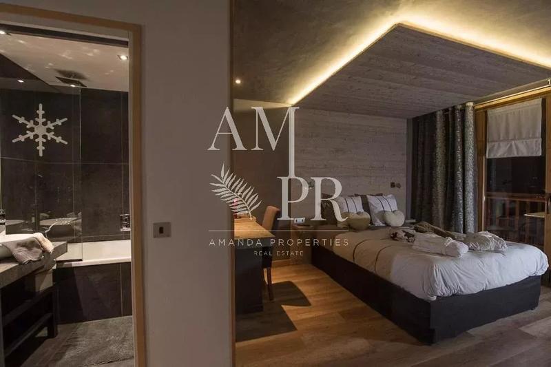 Châlet - 900 m² - 14 pièces