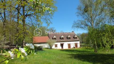 Maison traditionnelle - 219 m² - 10 pièces