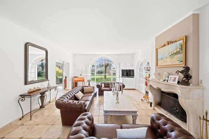 Villa - 260 m² - 10 pièces