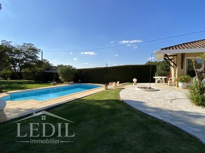 Maison - 212 m² - 6 pièces