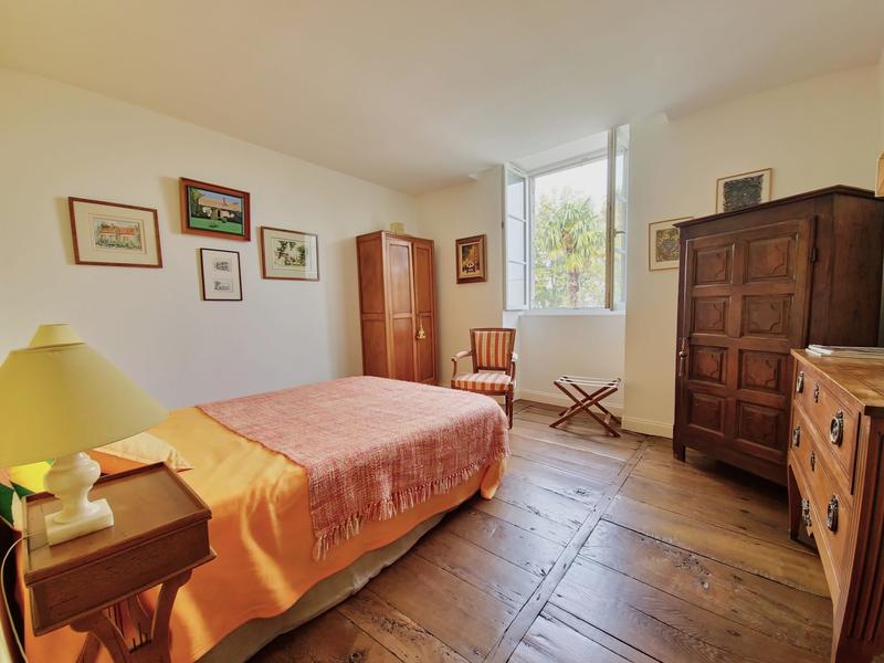 Maison - 547 m² - 9 pièces