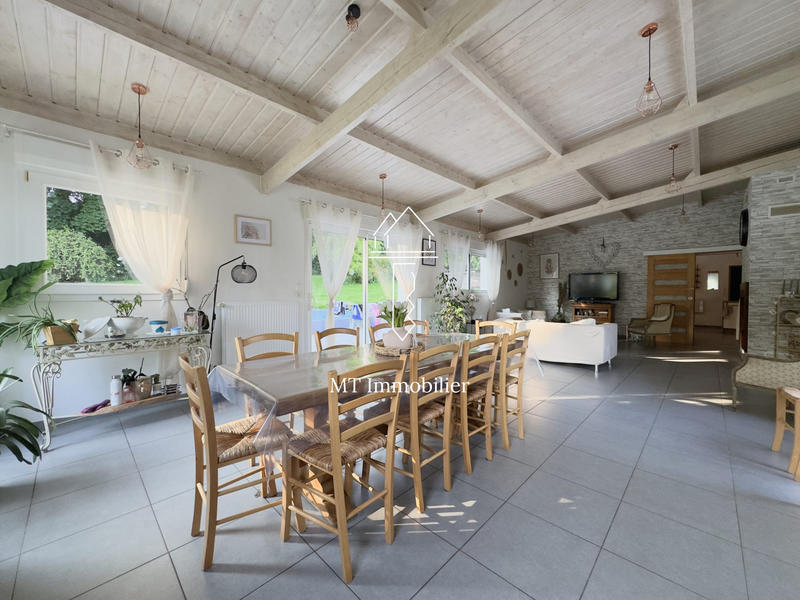 Maison - 215 m² - 9 pièces