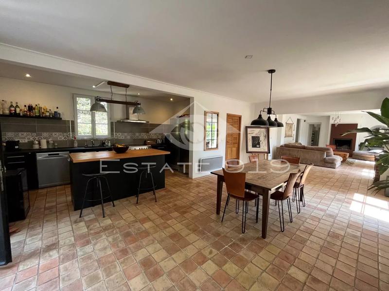 Villa - 210 m² - 7 pièces