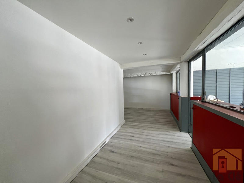 Local commercial - 218 m²