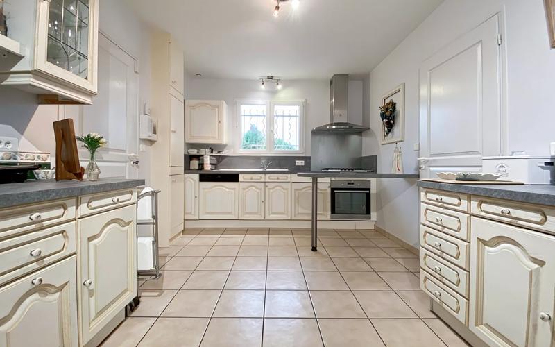 Propriété - 210 m² - 10 pièces