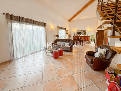 Maison - 224 m² - 6 pièces