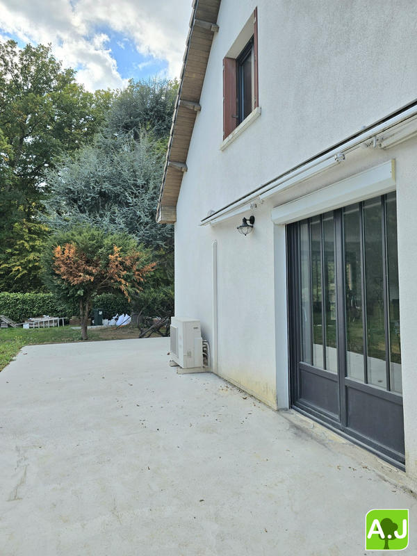 Maison traditionnelle - 131 m² - 6 pièces