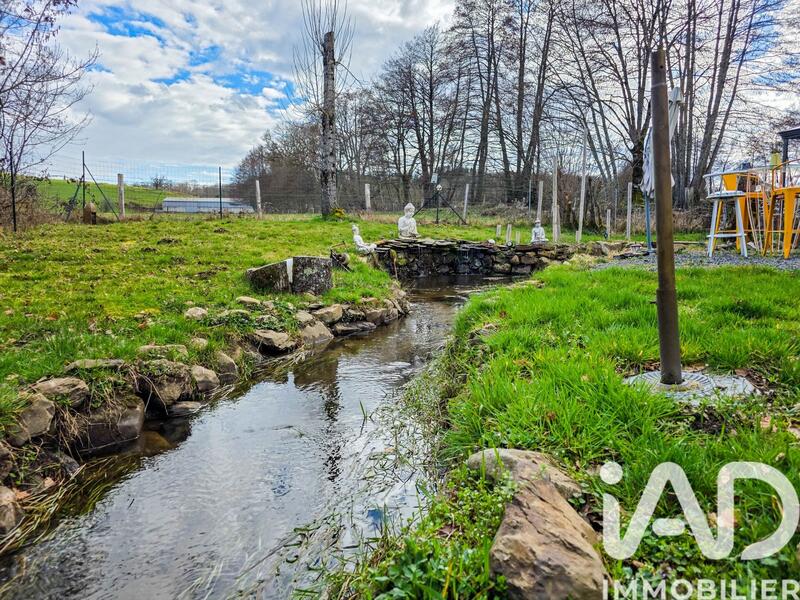 Maison - 225 m² - 9 pièces