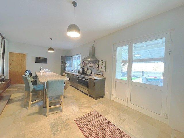 Maison - 222 m² - 10 pièces