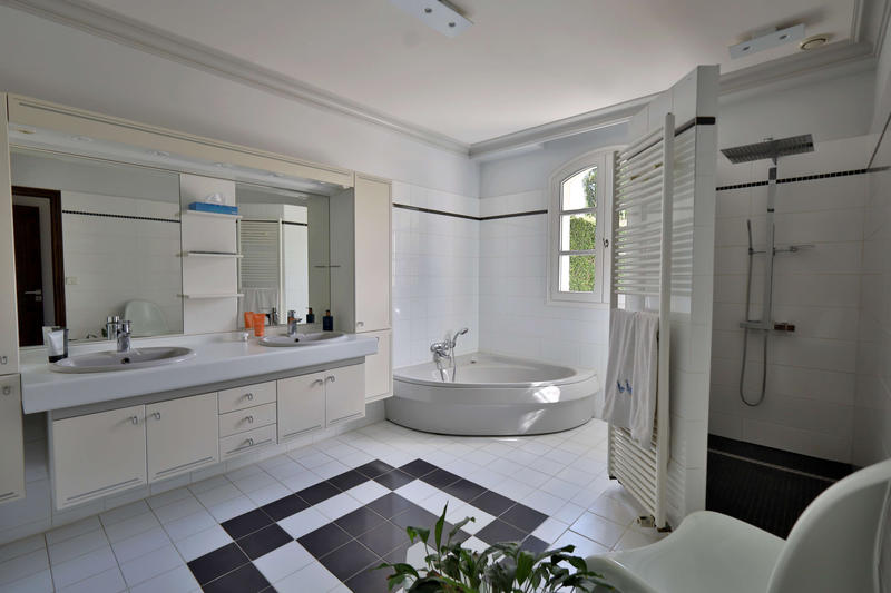 Maison - 278 m² - 8 pièces