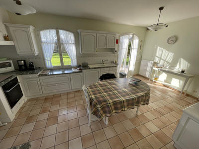 Maison - 300 m² - 12 pièces