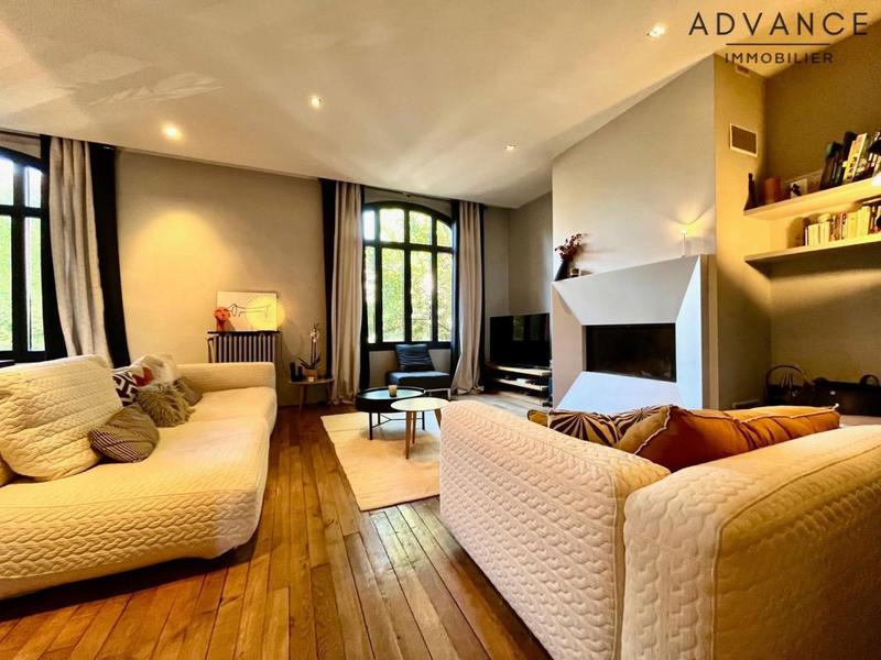 Maison - 315 m² - 12 pièces