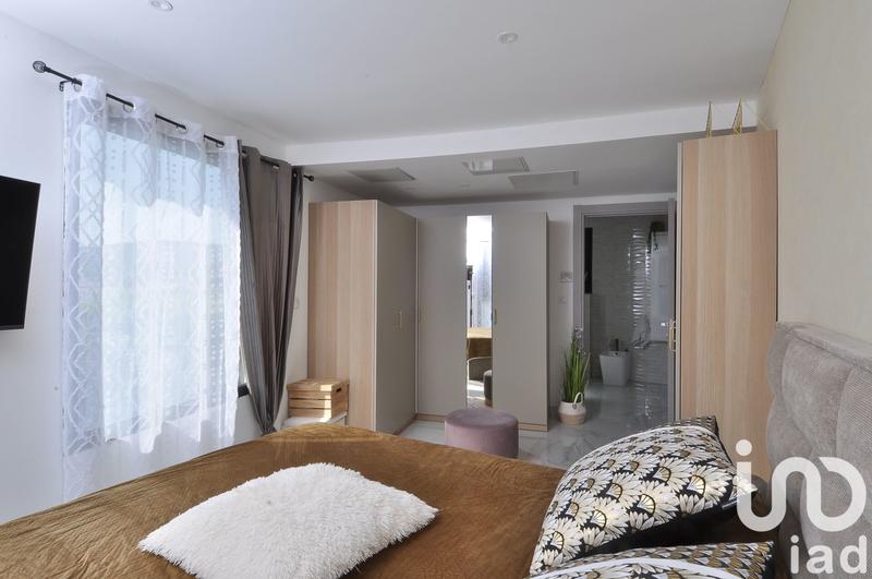 Maison - 246 m² - 5 pièces