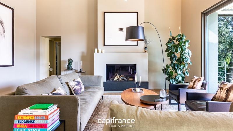 Propriété - 342 m² - 10 pièces