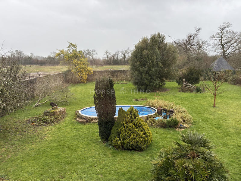 Maison - 240 m² - 6 pièces