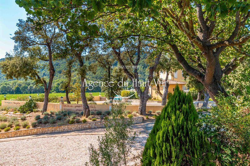 Château - 5 000 m² - 15 pièces