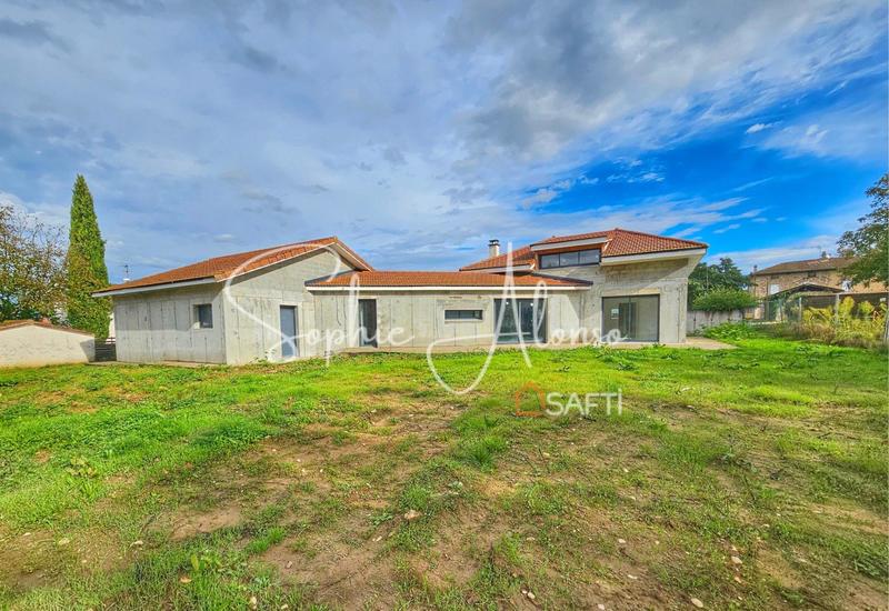 Maison - 243 m² - 7 pièces