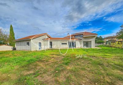 Maison - 243 m² - 7 pièces