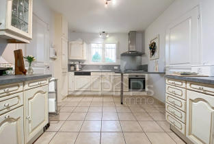 Maison - 210 m² - 10 pièces