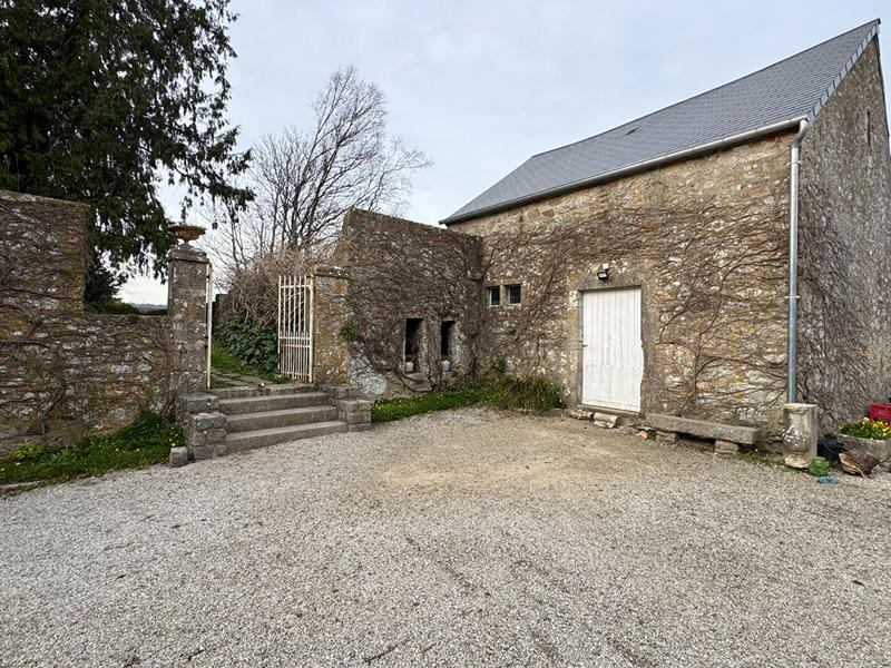 Maison - 220 m² - 10 pièces