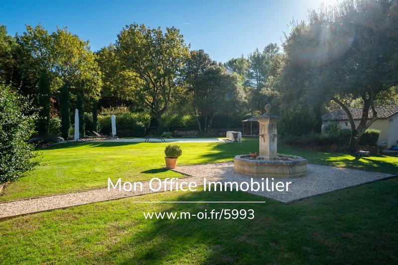 Propriété - 250 m² - 9 pièces