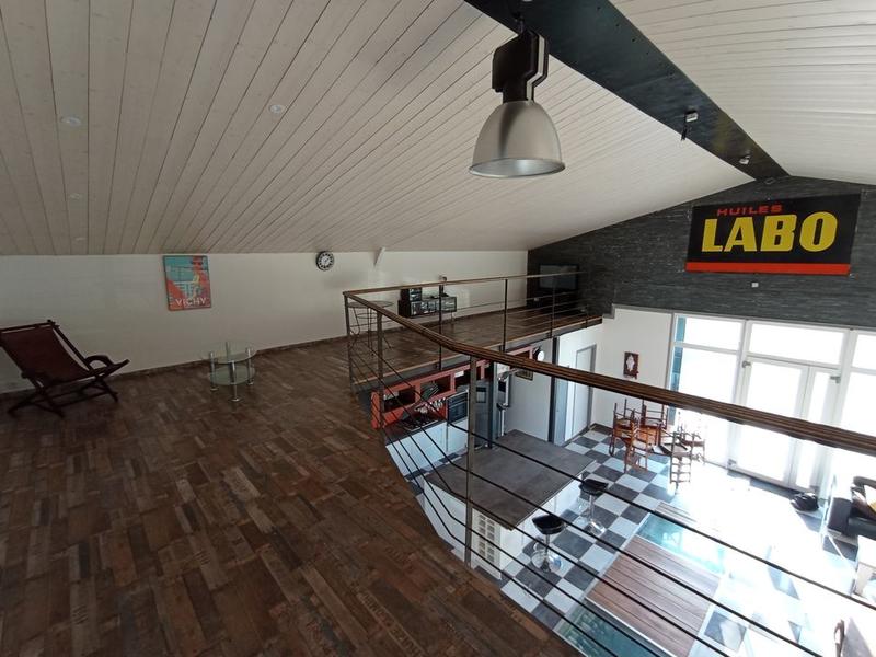 Maison - 200 m² - 7 pièces