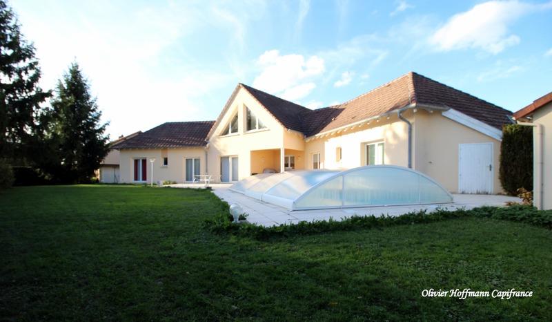 Maison - 234 m² - 9 pièces