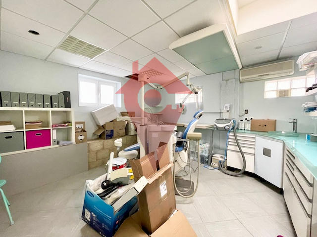 Local commercial - 89 m² - 5 pièces