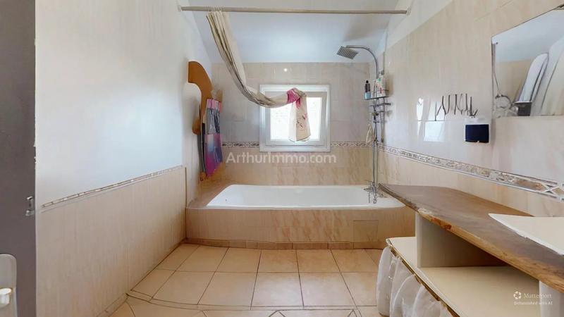 Maison - 241 m² - 6 pièces