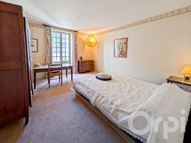 Maison - 285 m² - 9 pièces
