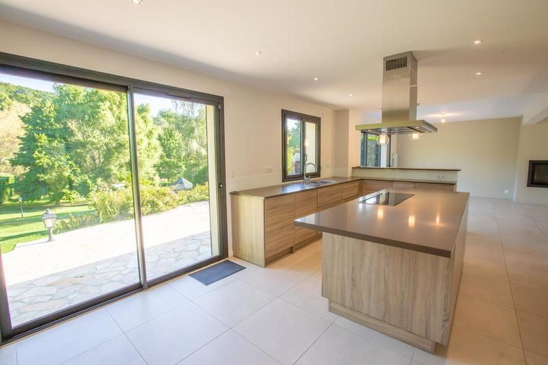 Maison - 180 m² - 7 pièces