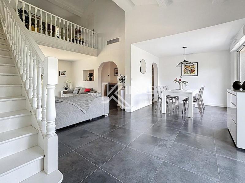 Villa - 200 m² - 6 pièces