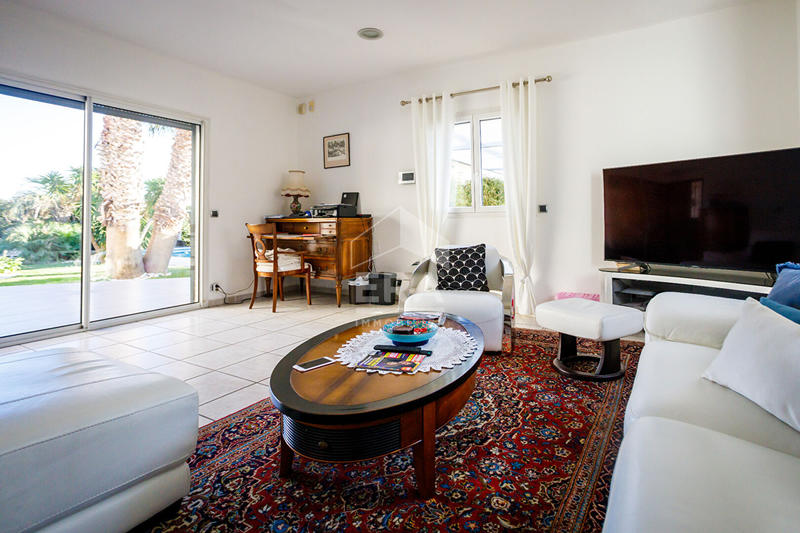 Maison - 241 m² - 7 pièces