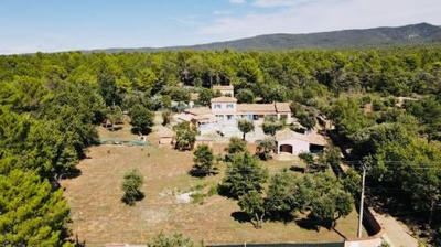 Propriété - 310 m² - 10 pièces