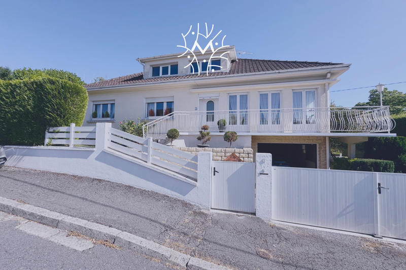 Maison - 121 m² - 6 pièces