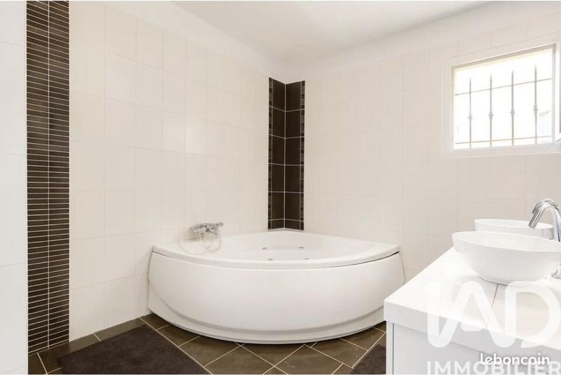 Maison - 150 m² - 5 pièces