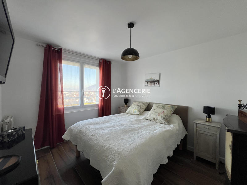 Maison - 250 m² - 8 pièces