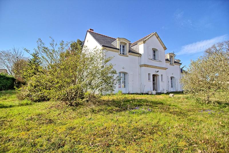 Maison - 240 m² - 9 pièces