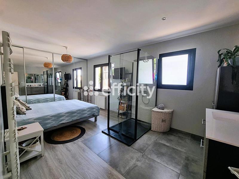 Maison - 180 m² - 8 pièces