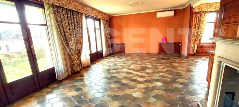 Maison - 233 m² - 9 pièces
