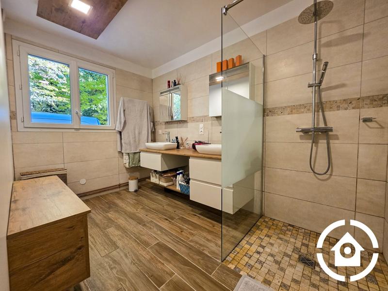 Maison - 212 m² - 8 pièces