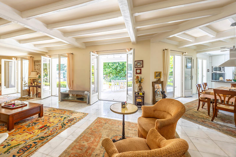 Villa - 255 m² - 6 pièces