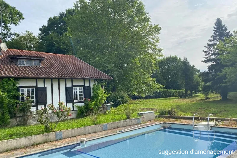 Propriété - 250 m² - 7 pièces