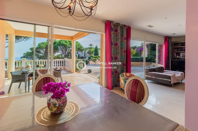 Maison - 250 m² - 6 pièces