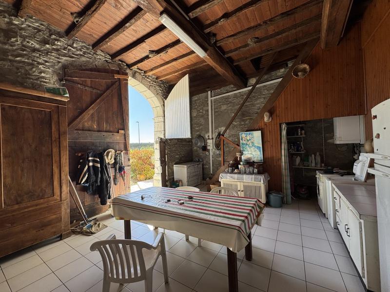 Maison - 281 m² - 10 pièces