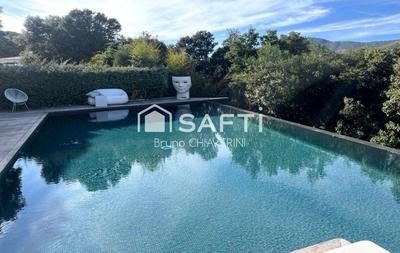 Maison - 219 m² - 4 pièces