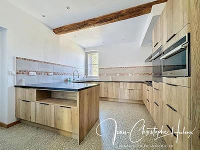 Maison - 418 m² - 18 pièces