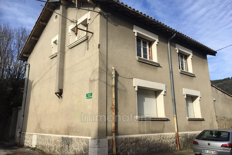 Villa - 180 m² - 7 pièces