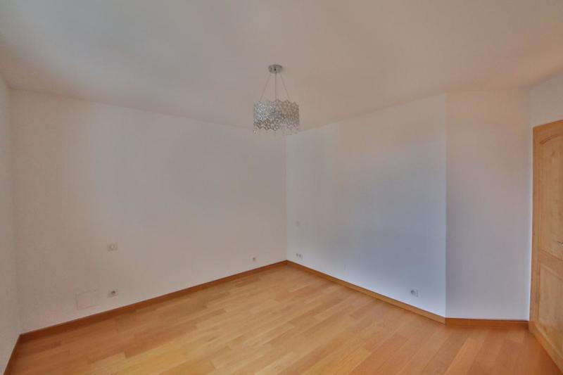 Maison - 211 m² - 10 pièces